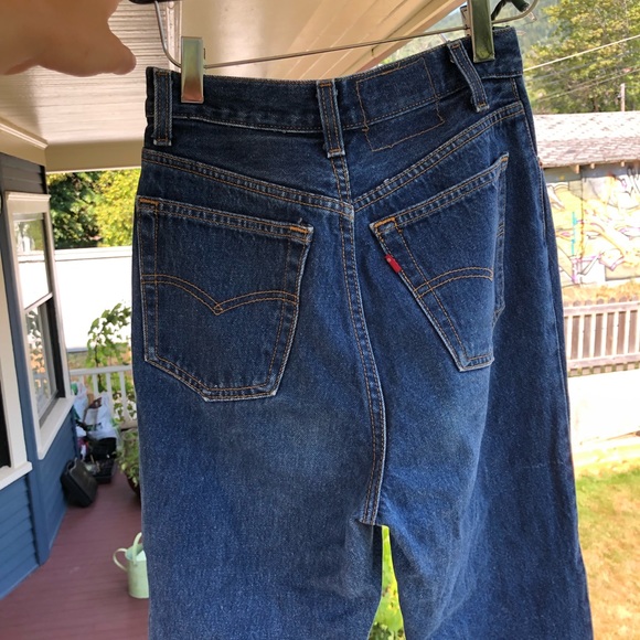 Dark blue Levi’s - Picture 2 of 4